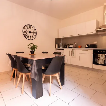 Apartment Tout Equipe Pour 6 Personnes A 15min Des Plages